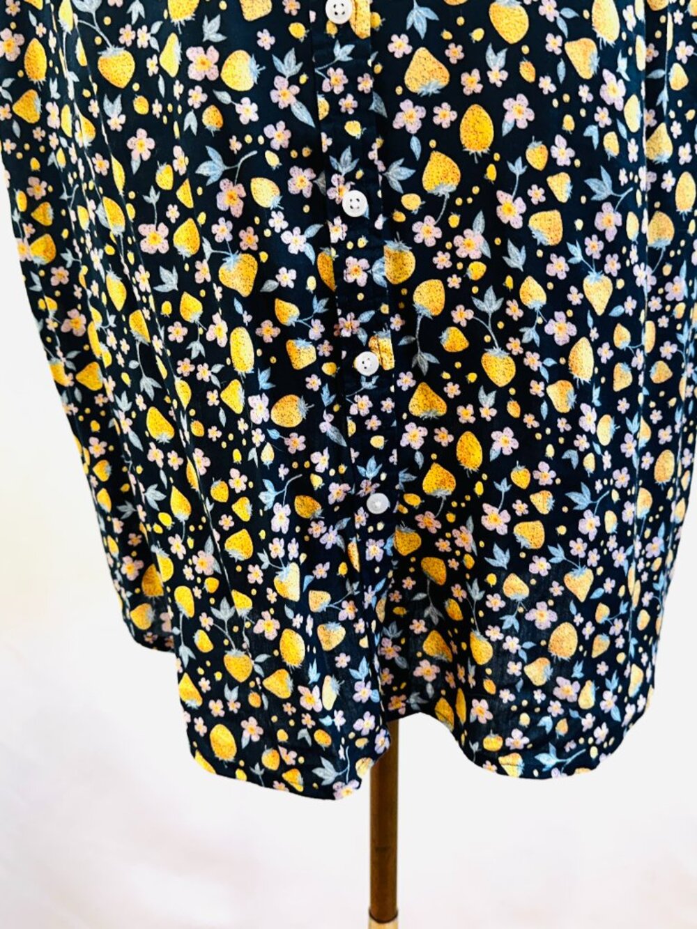 NWT SO Women Short Sleeve Button Down Collared Floral/Fruit Shirt Size XL - Picture 3 of 12